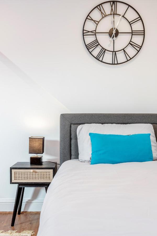 Appartamento Entire Lovely Family With Parking, Wifi, Netflix, Self Check-in Londra